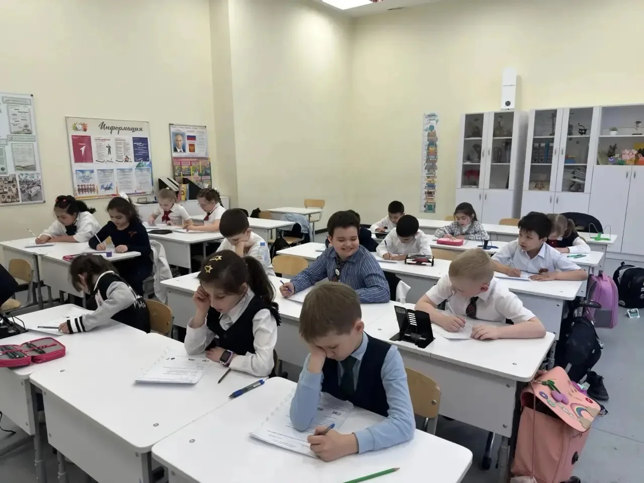 Яркий праздник русского языка!  ✨12 мая в нашей школе прошёл незабываемый День русского языка в рамк