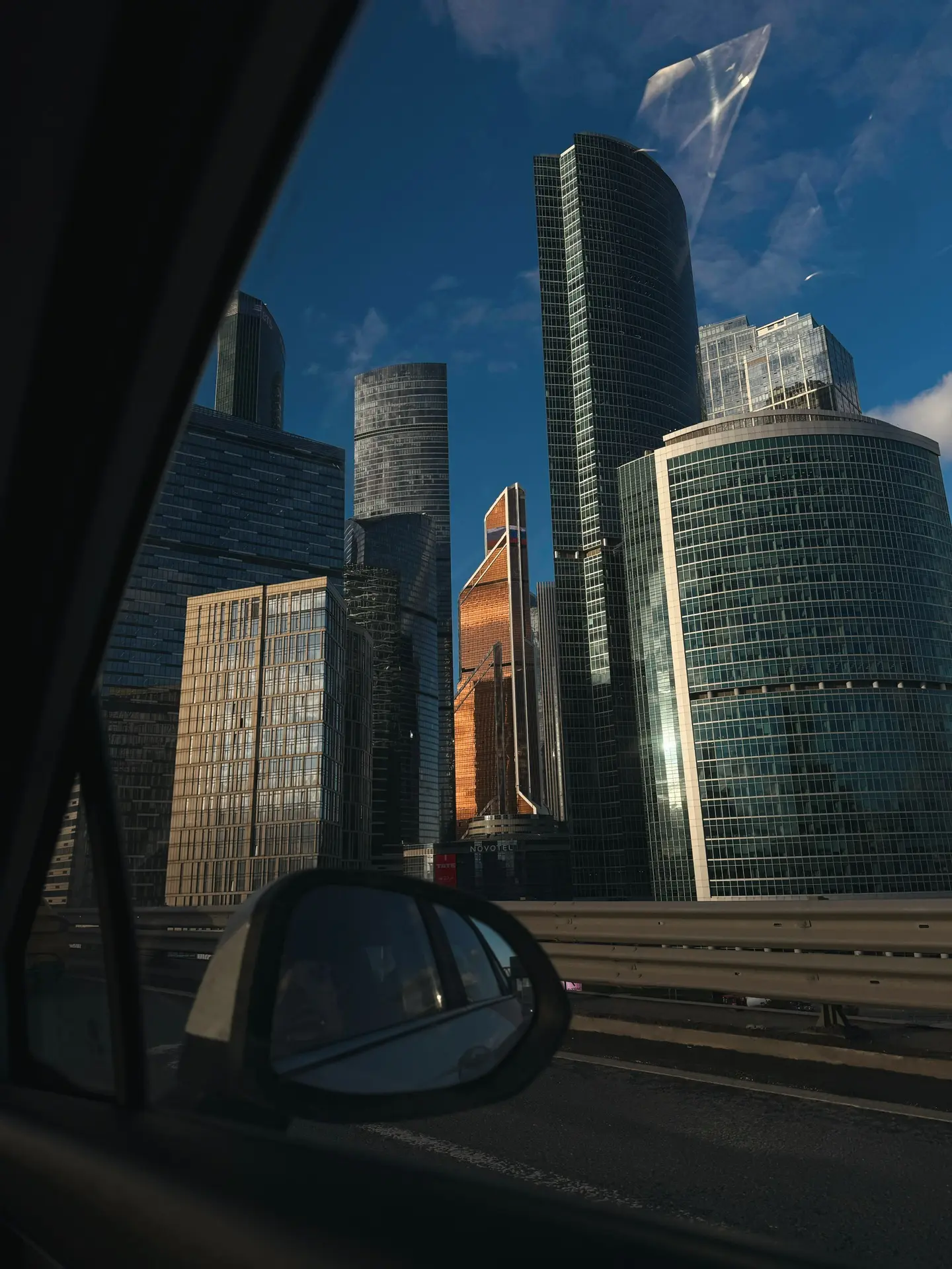 Сейчас проезжаю мимо Москва-сити, вспомнила как ездила сюда каждый день 🖤