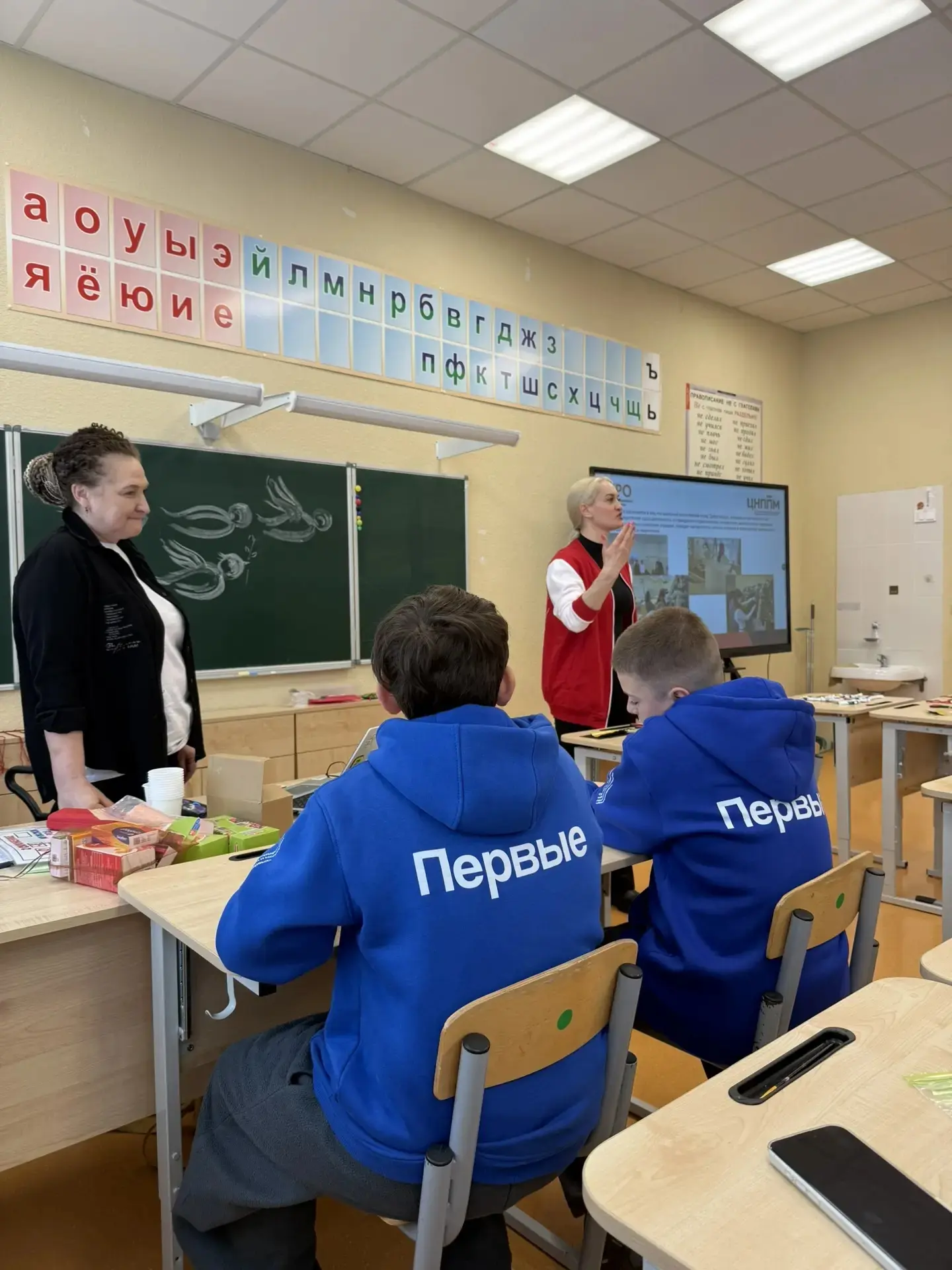 🌟 Сегодняшний день в рамках проекта «Каникулярные клубы Первых» стал для наших активистов Совета Пер