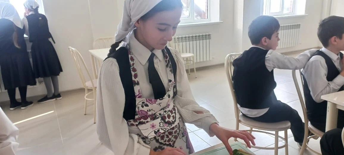 Урок технологии на тему "Обработка пищевых продуктов" был посвящен приготовлению бутербродов. После 