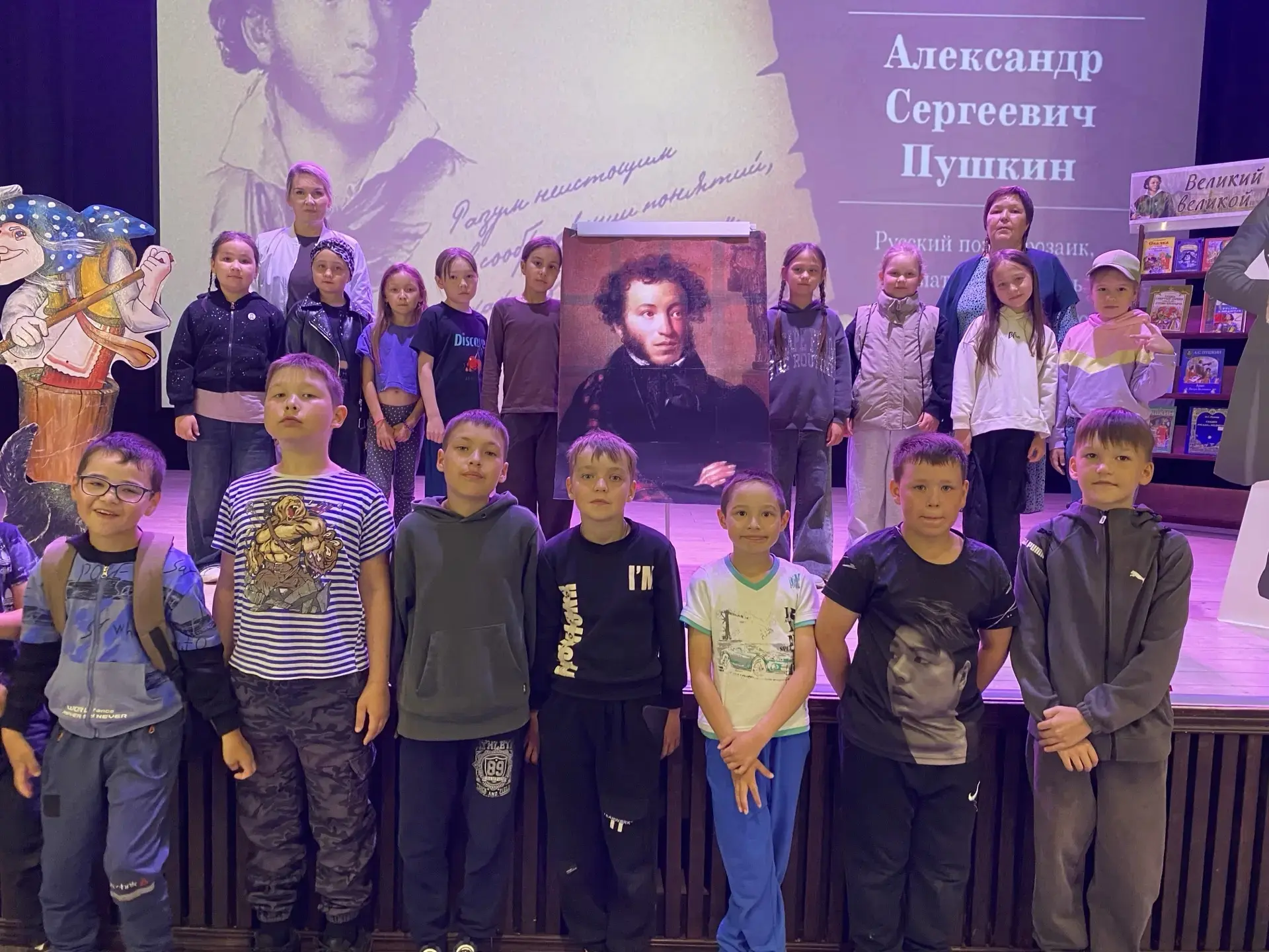 Каждый день в лагере — новые приключения, знакомства и новые друзья.

Ко дню Пушкина всем лагерем от