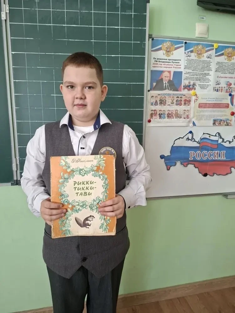 ✨ Необычный урок литературы в 4 «А» классе! ✨  Сегодня в 4 «А» классе прошёл костюмированный урок ли