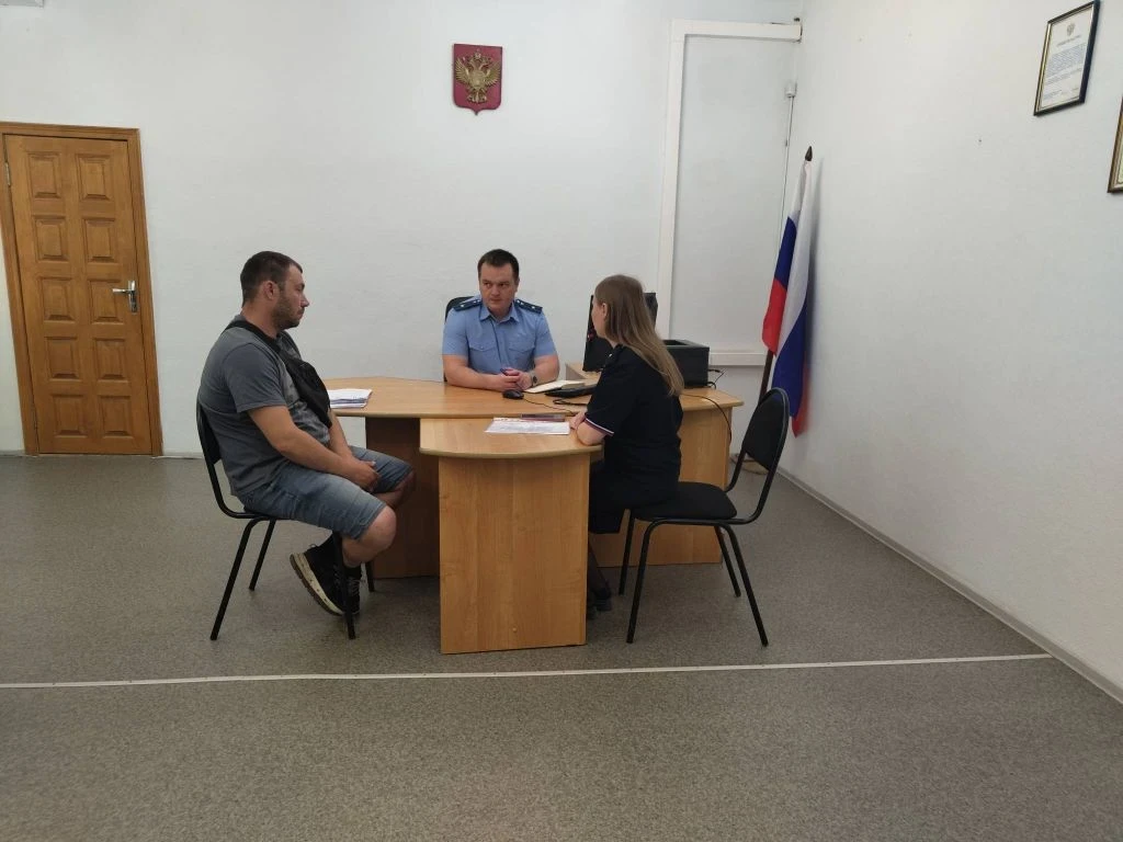 Прокуратура Лысогорского района совместно с районным отделом судебных приставов провела профилактиче