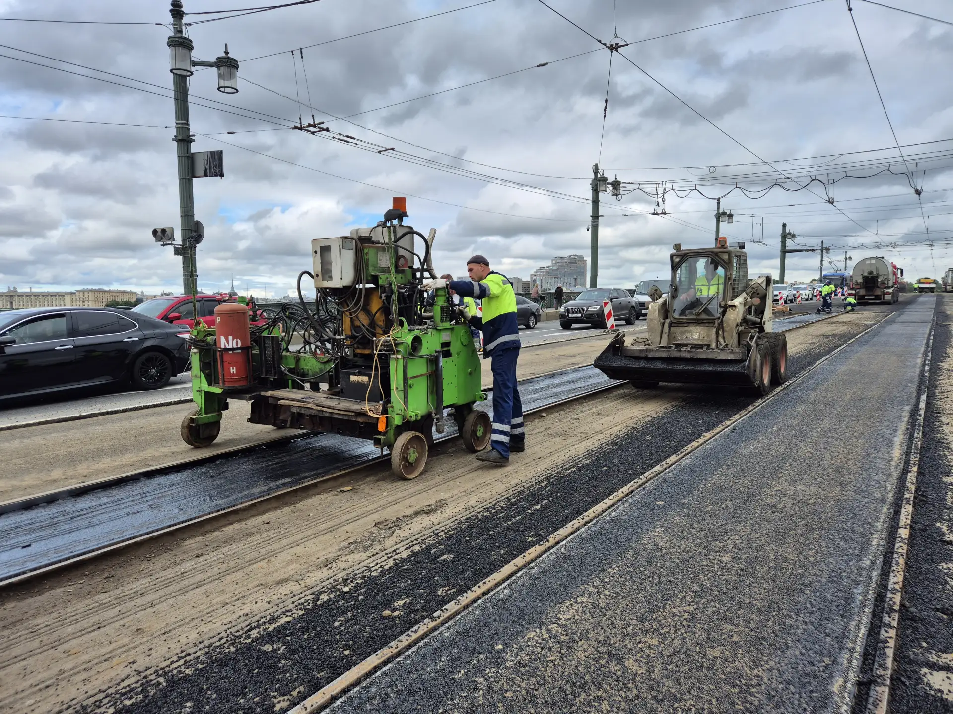 🚜 Дневник ремонта Литейного моста

Ремонт дорожной одежды на Литейном мосту идёт высокими темпами. 