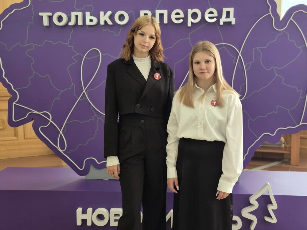 ✨ Сегодня, 10 июня, особенный день в правительстве Новосибирской области! 🇷🇺 Юные россияне, которы