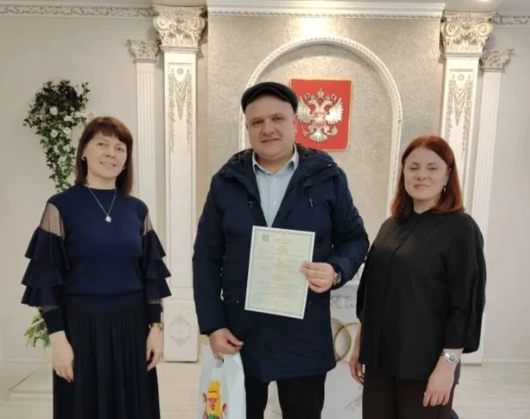 Седьмой ребенок родился в семье из Черновского района Читы
 
Сотрудники отдела ЗАГС Черновского райо