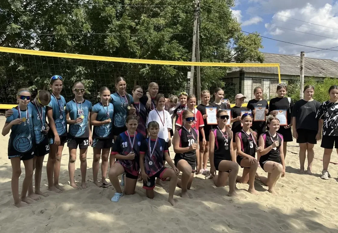 Вот и подходит к концу лето ☀️Заканчивается сезон пляжного волейбола у юных волейболист...