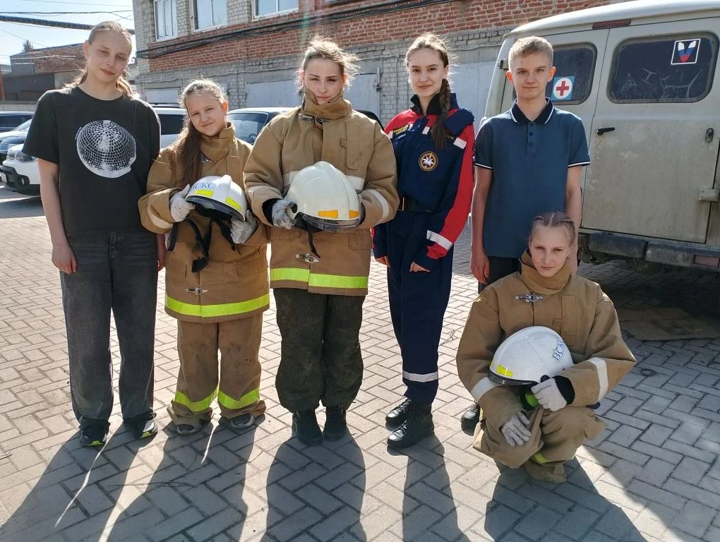 🚨 Будущие спасатели в деле: учения Школьного спасательного отряда «Кадет спасатель» 🚨  На базе штаба