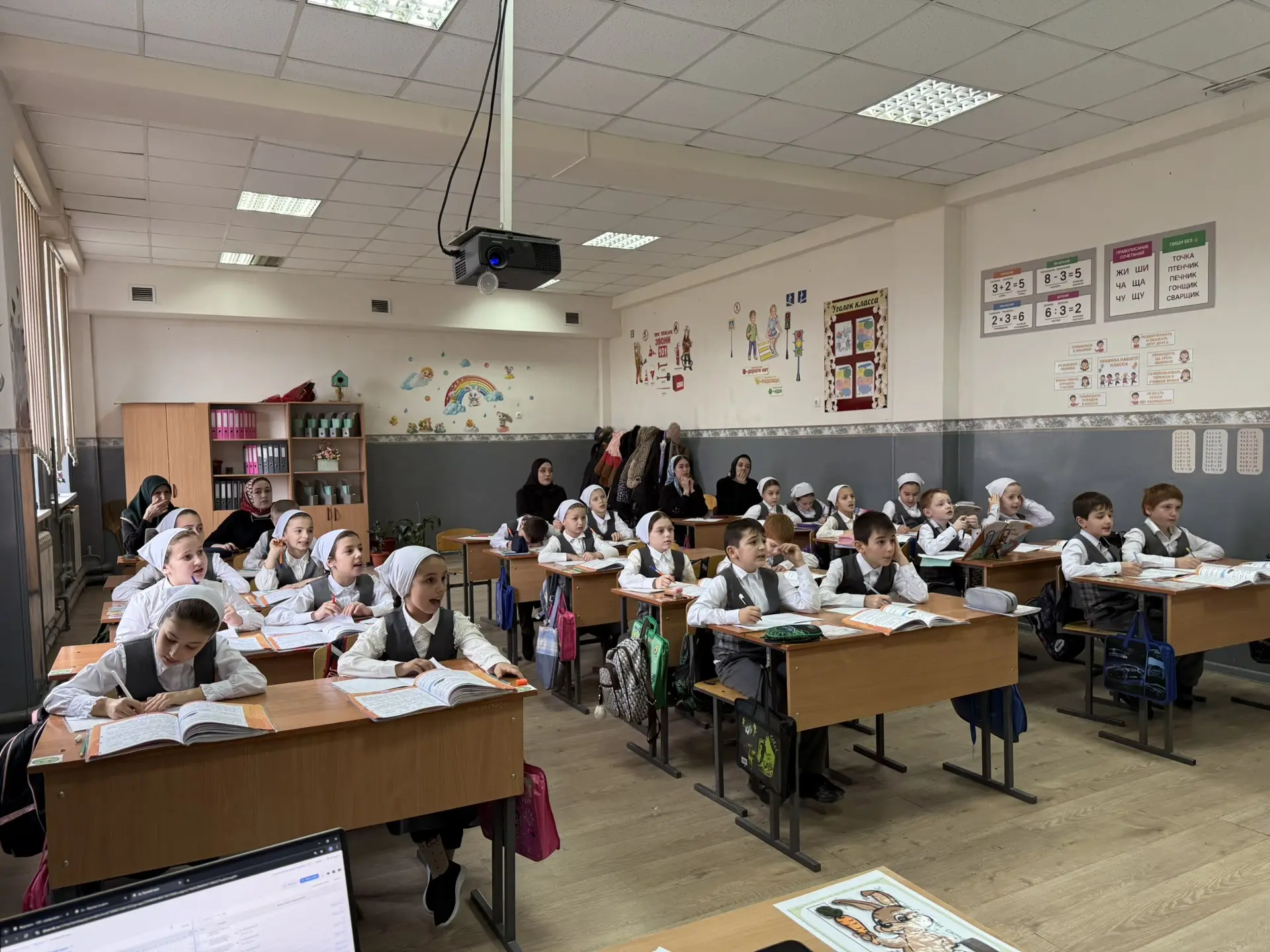 В рамках реализации проекта «Год начальной школы» учителя начальных классов продолжают проводить отк