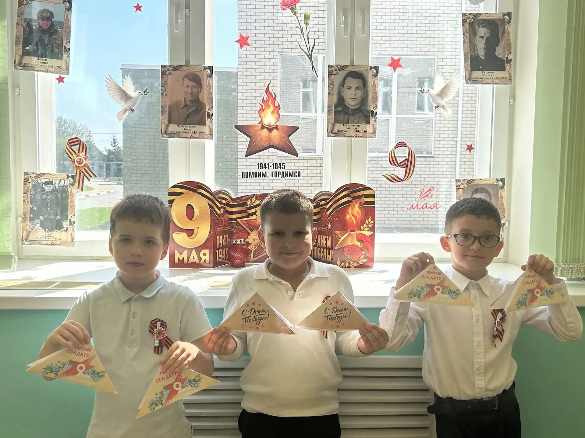 «Никто не забыт, ничто не забыто»: урок памяти в 1А классе 🕯   В преддверии 9 Мая в 1 «А» классе про