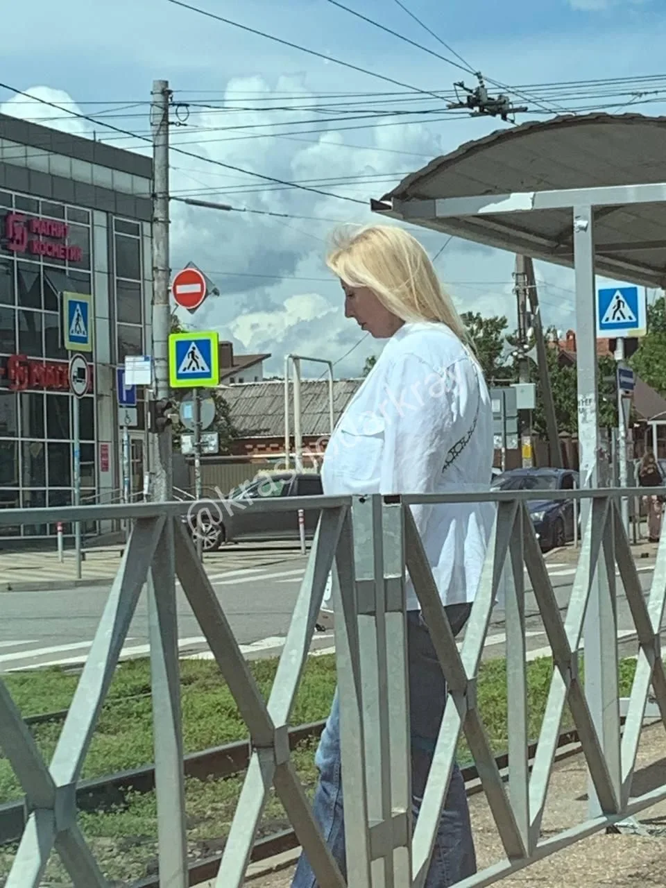 Где еще встретите вице-губернатора (пусть и бывшего) в ожидании трамвая? Только в Краснодаре!  Лишив