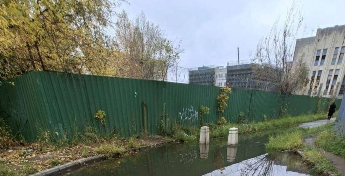 🌊 В Парке 50-летия Октября жалуются на подтопление дорожек