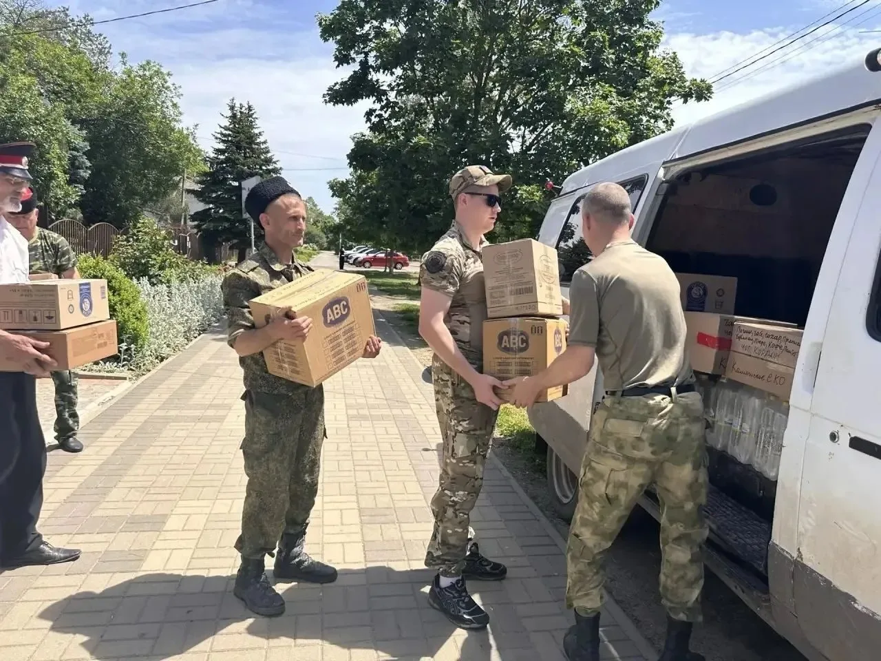 🇷🇺 Своих не бросаем: более тонны помощи отправилось защитникам неба!  Казаки Калининского станичного