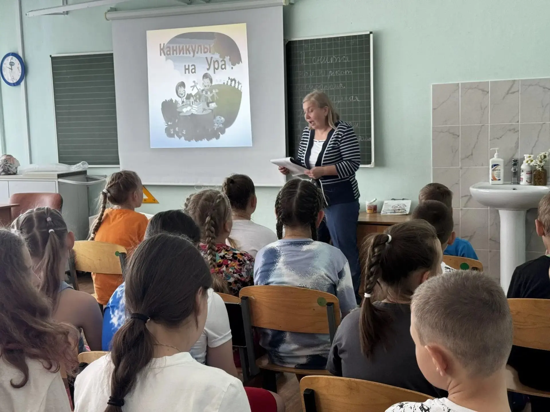 Лагерь "Радуга" вновь рад встрече с ребятами. 
Сегодня была встреча с работниками детской библиотеки