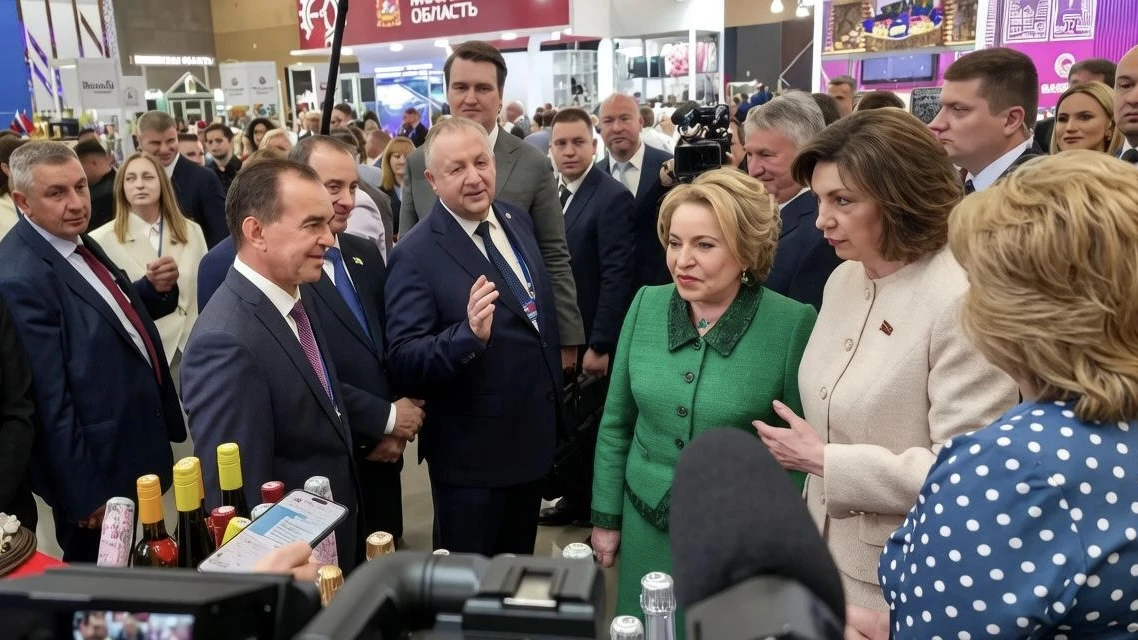 Стенд Краснодарского края на Форуме регионов Беларуси и России посетила Председатель Со...