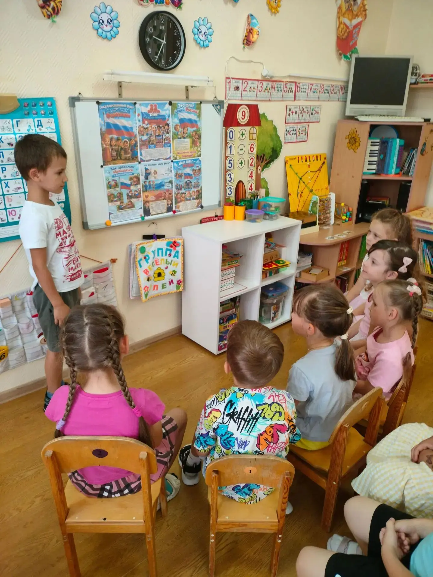 Белый – облако большое,