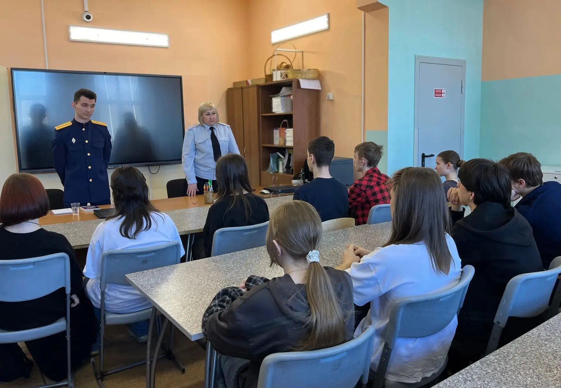 Встреча с законом: что важно знать каждому школьнику  В нашей школе прошла встреча учеников 9-х клас