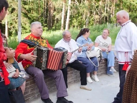 Съезд гармонистов и частушечниц прошёл в Людинове


В Людинове прошёл V съезд частушечниц и гармонис