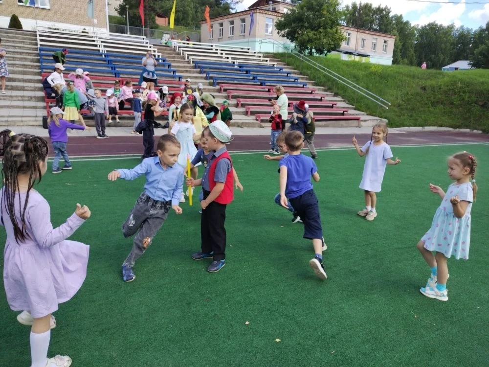☀️ Лето — время ярких впечатлений! ☀️

Посмотрите, как здорово отдыхают наши ребята на даче «Горный 
