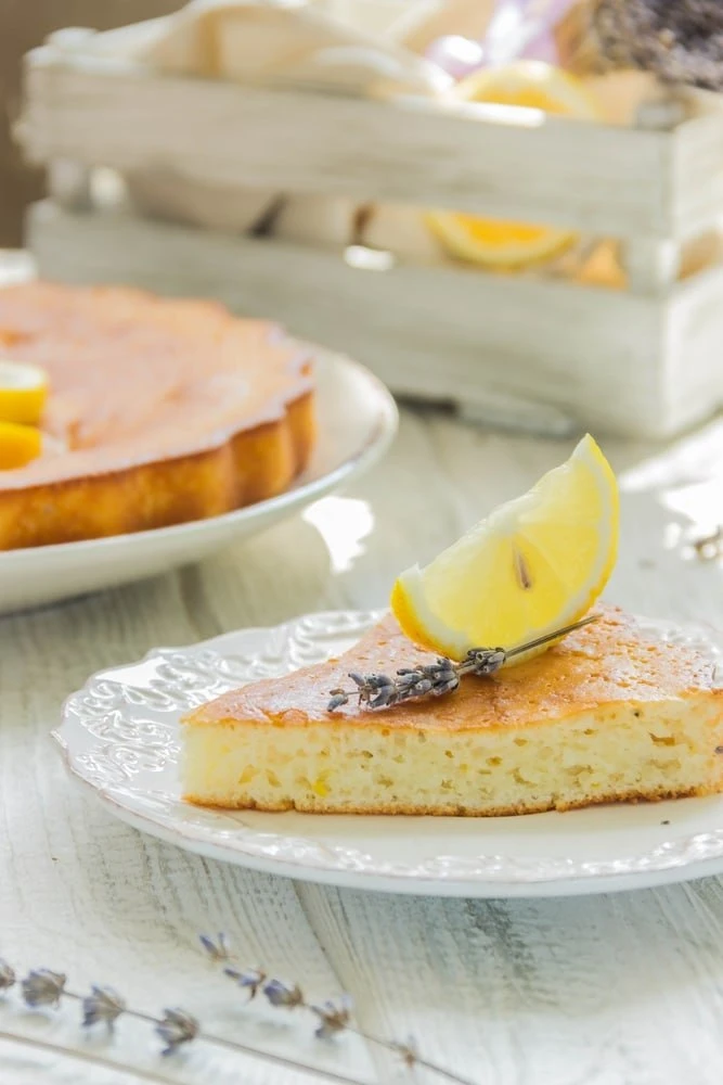 ЛИМОННЫЙ ПИРОГ С ЛАВАНДОЙ 🍋🥮

Лимонный пирог с лавандой — необычный по вкусу и аромату десерт. Ред