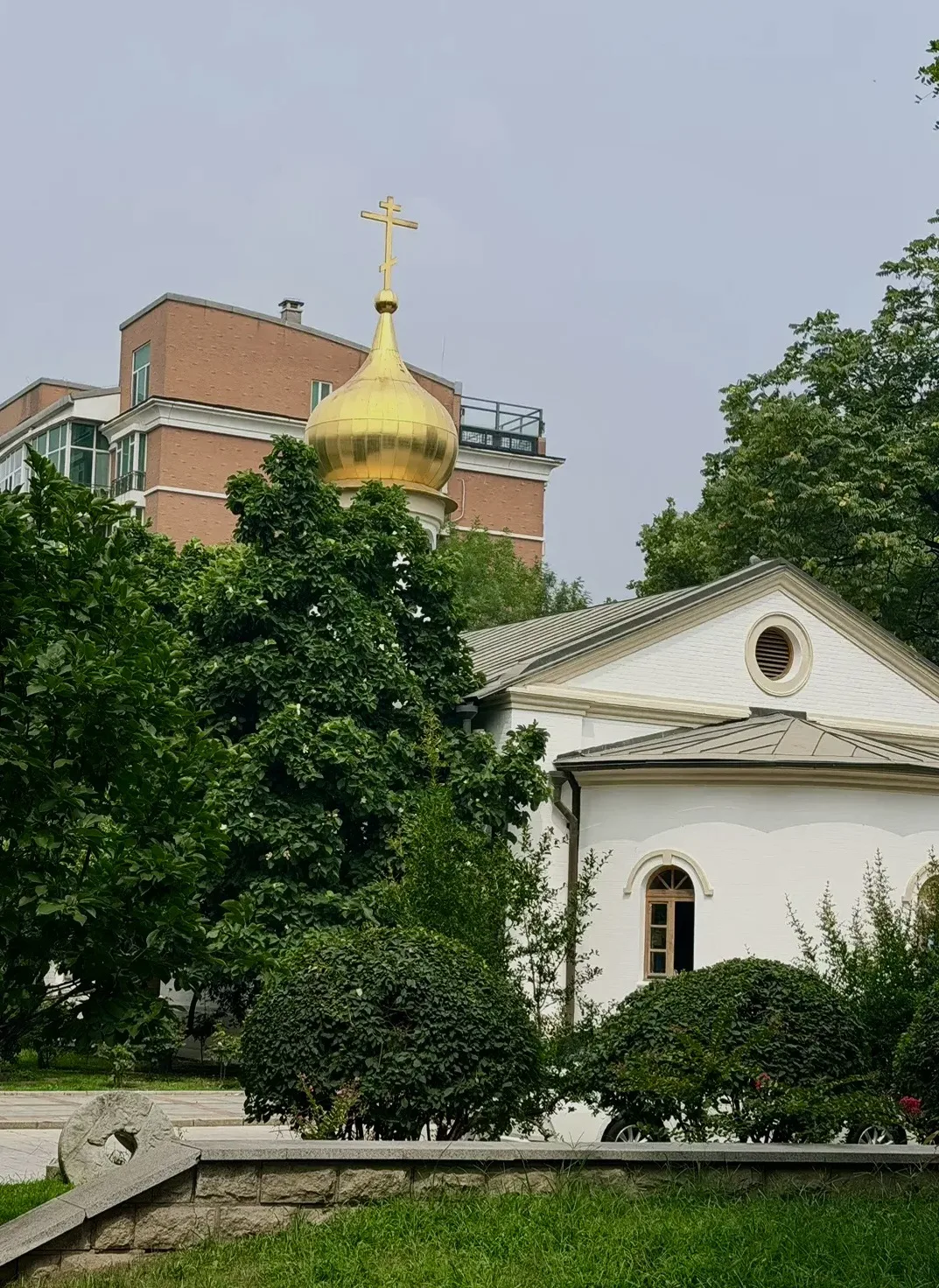 ☦️ В Пекине посетили храм Успения Пресвятой Богородицы и встретились с его настоятелем — иеромонахом