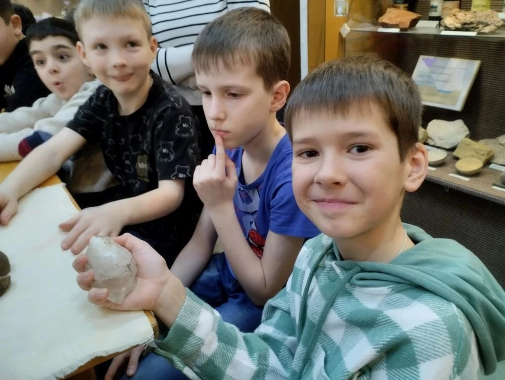 Сегодня ученики 3 "Б" класса отправились в увлекательное путешествие в Краевой музей Прозрителева и 