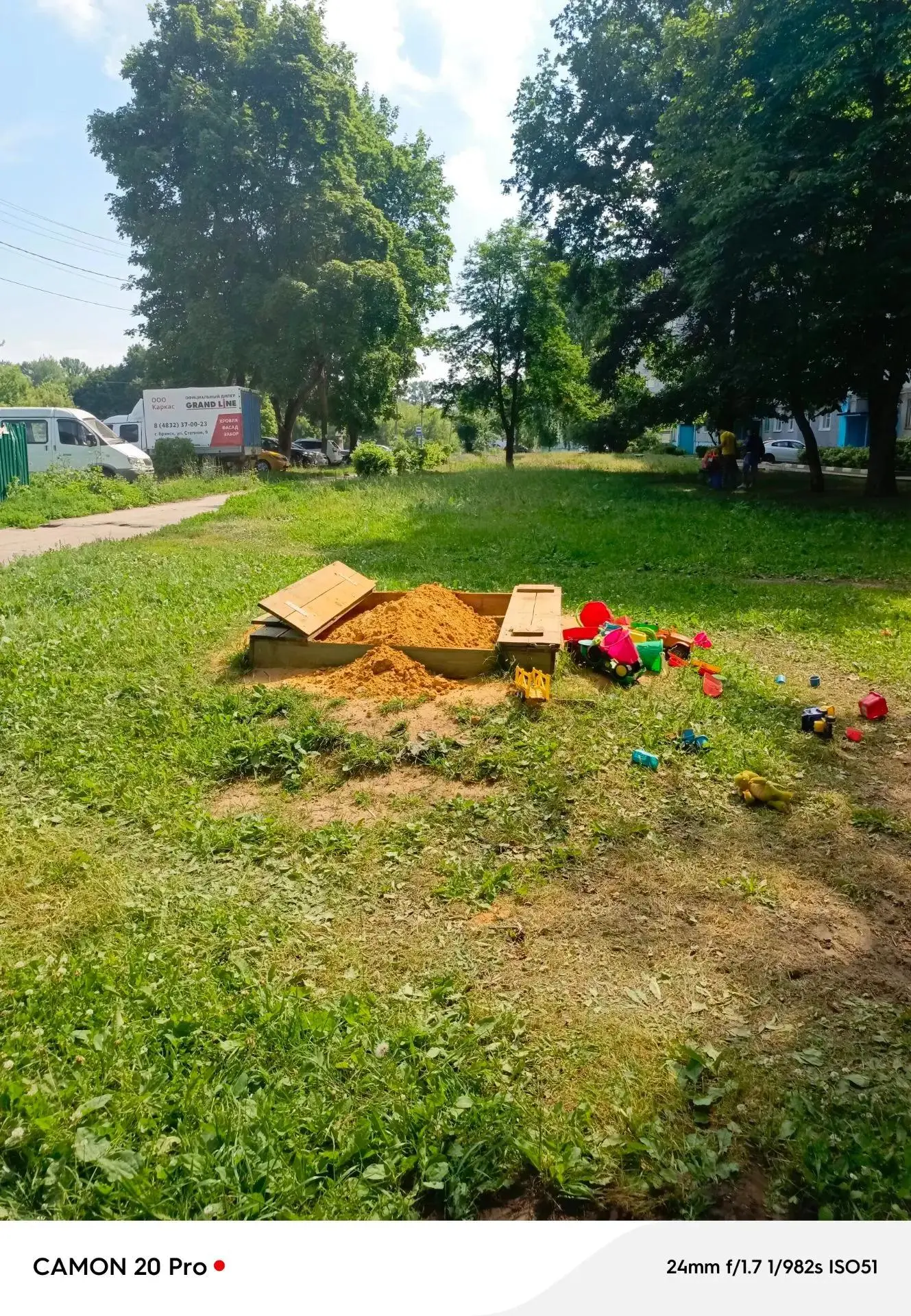 Обновили песок на Олимпе, Молодёжная 8