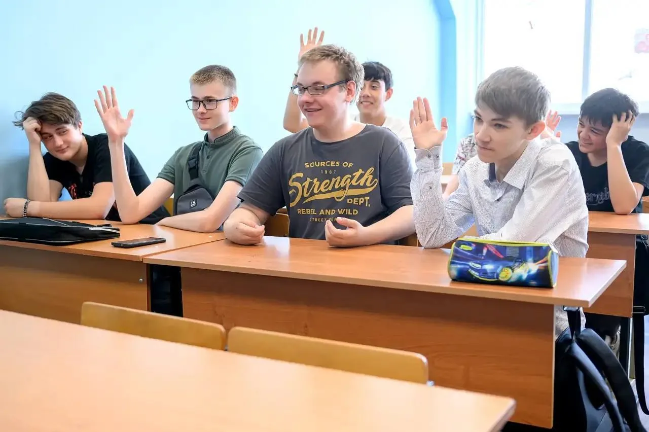 Подольским студентам напомнили о правилах хорошего тона с помощью деловой игры   Студентам первого к