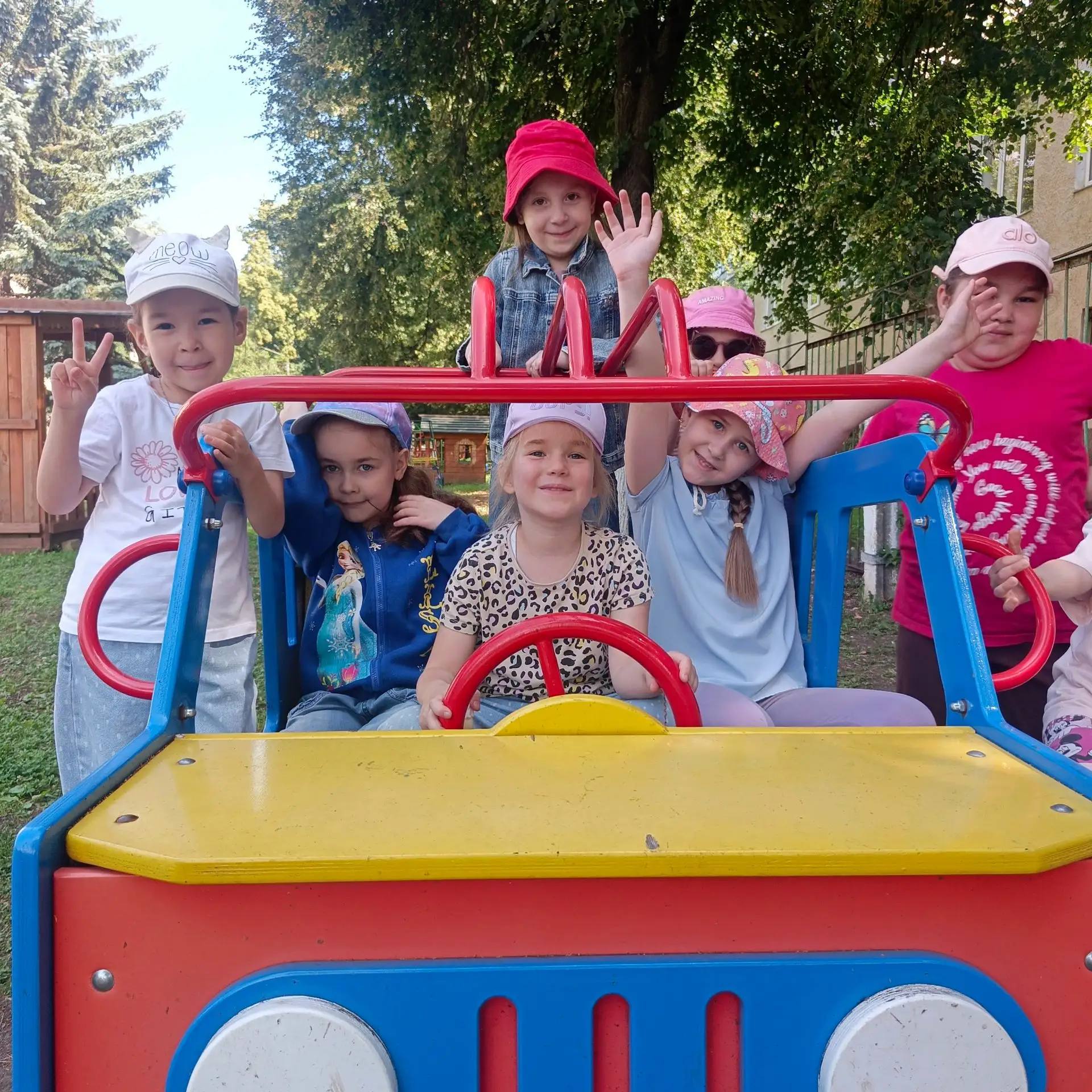 Счастье начинается с улыбки ребенка . 👶🌼❤️

Дорогие наши родители, бабушки и дедушки! Сегодня, в Д