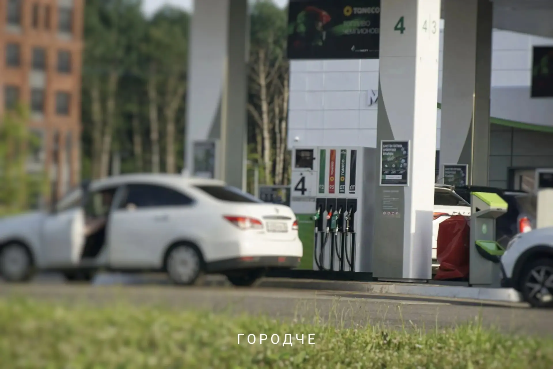 Интересное чувство - заправиться почти без очереди. Сегодня на Татнефти.

Но в канистры ещё не дают.
