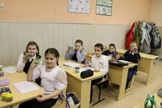 Частичка нашего тепла — нашим защитникам! 🤍Обучающиеся «Орлята» нашей школы под руководством советн