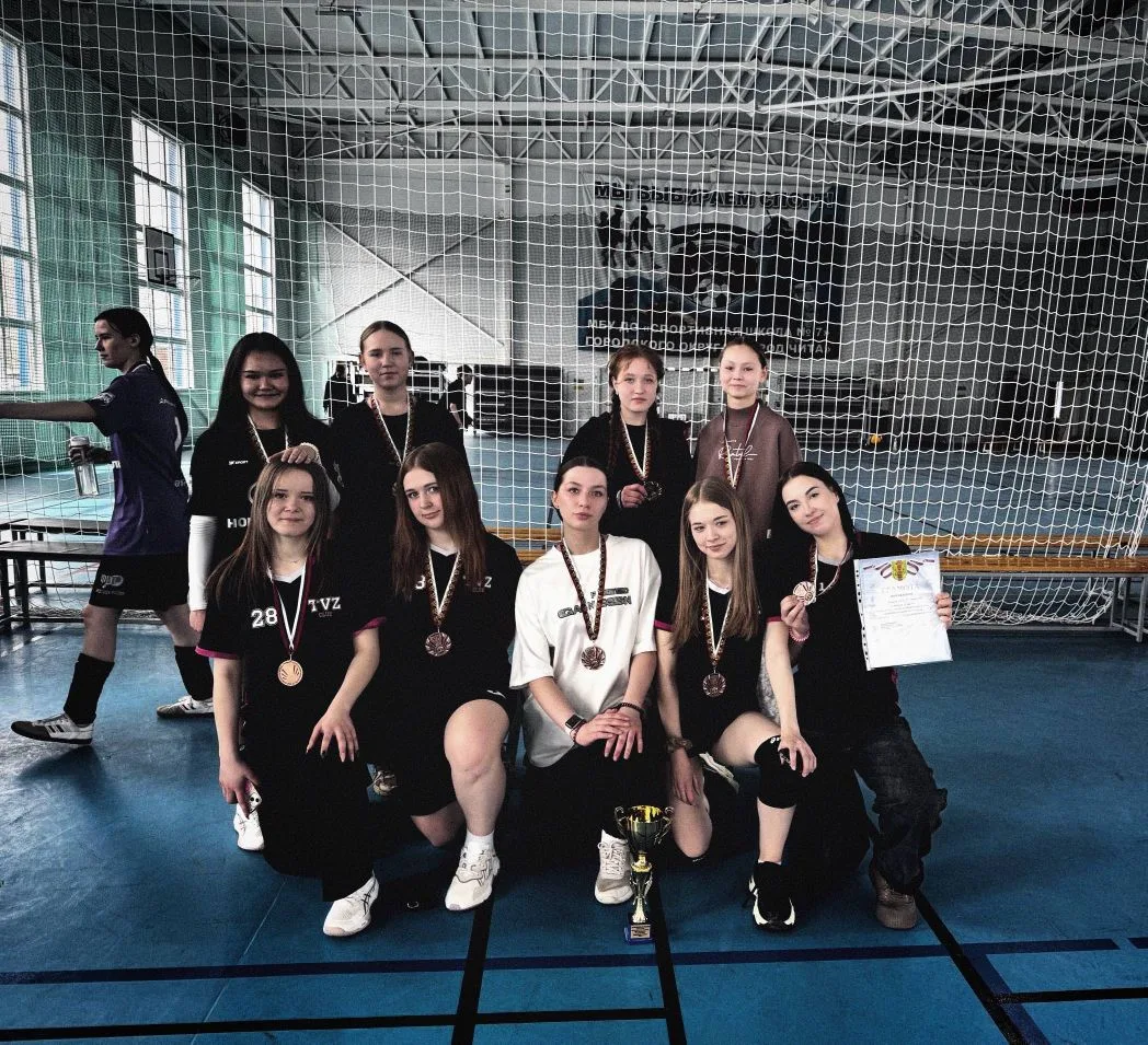 🏐Команда по волейболу среди девочек МБОУ «СОШ №36» заняла третье место в первенстве го...