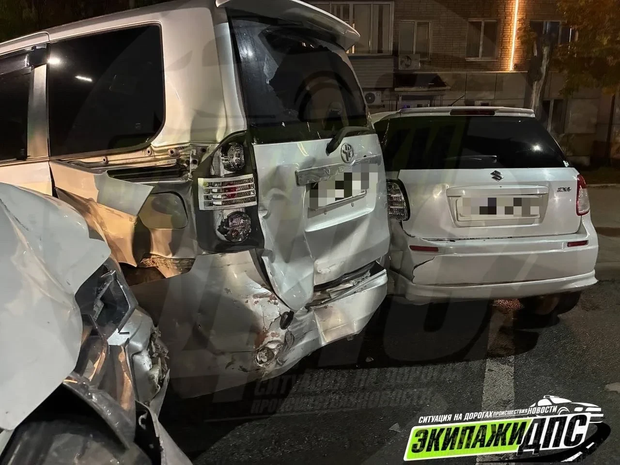 ⚡️В Артёме произошло серьёзное ДТП с участием трёх автомобилей и пешехода