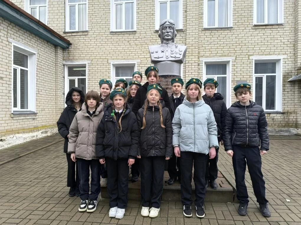🎖 Дорогами мужества: наши кадеты в Прохоровке!  Ученики кадетских классов нашей школы — 7 «Б», 8 «Б»