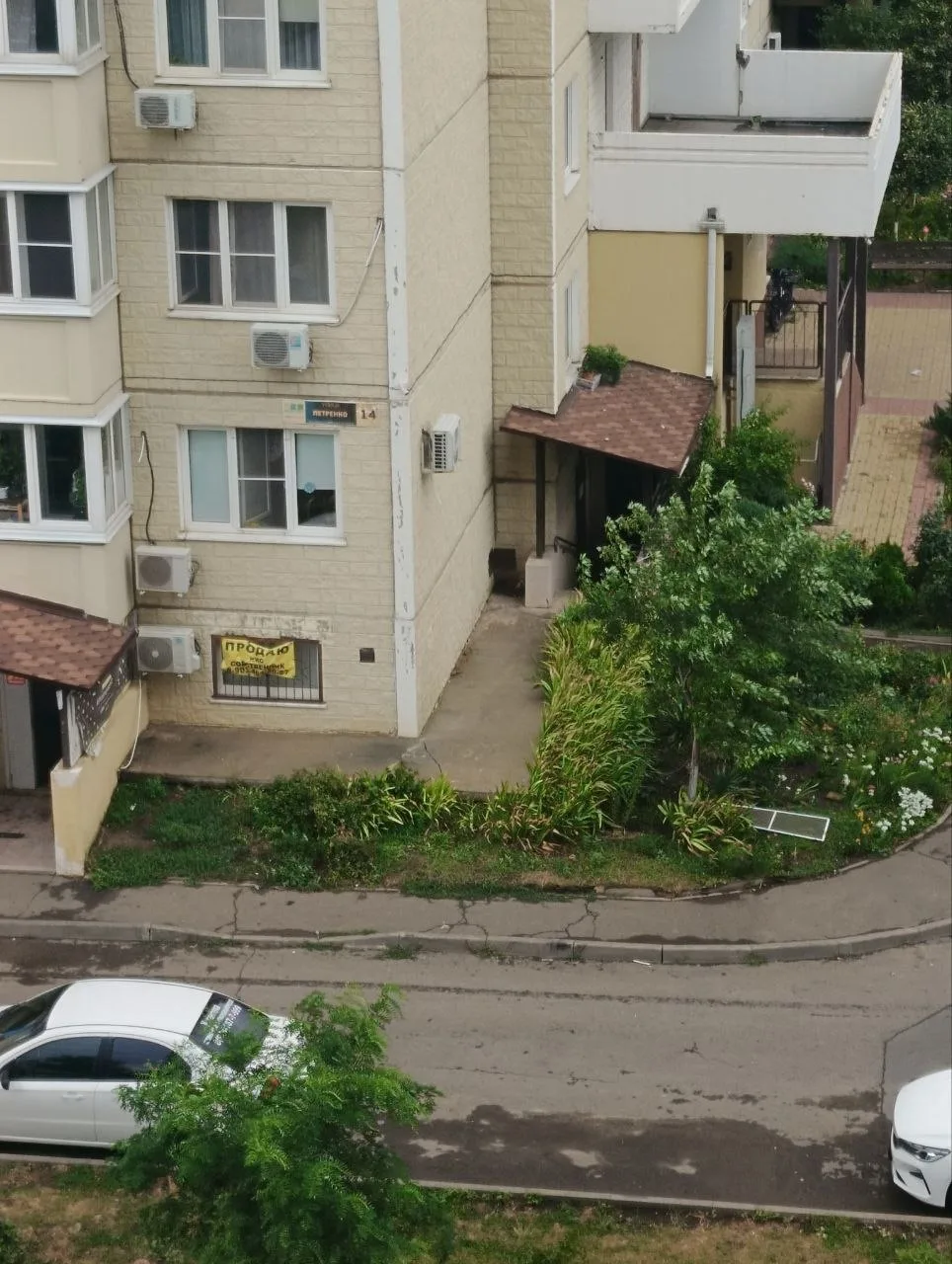Всем привет, у кого сетка москитная улетела вчера на Петренко 14,проверьте
