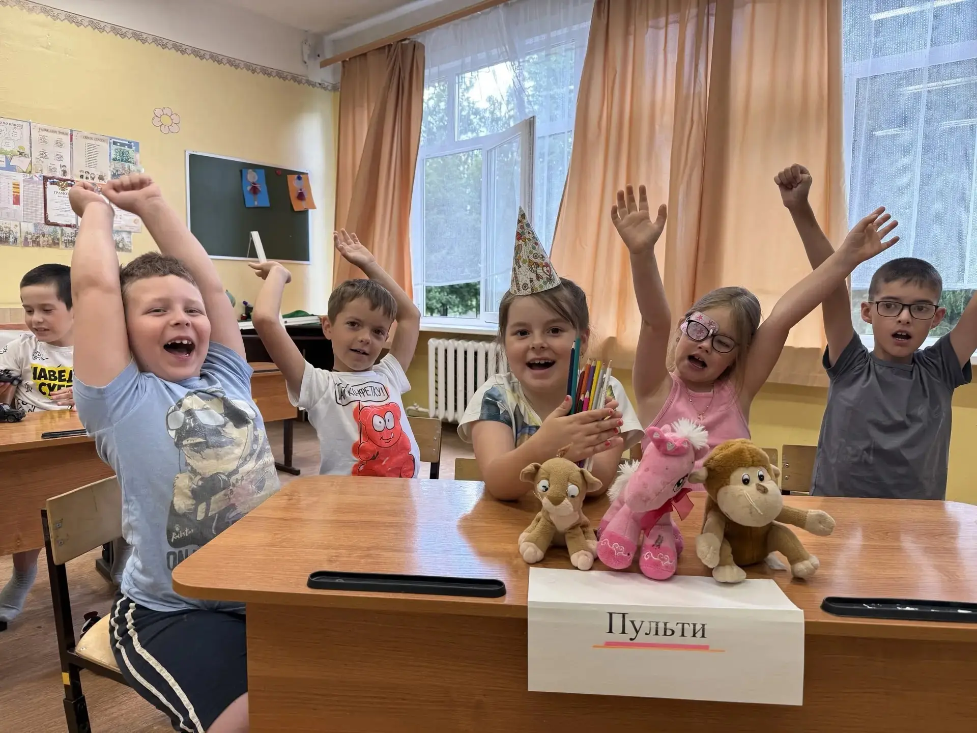 Пришкольный лагерь "ЖуравнаГрад"
День 19. 🎉 День Мультфильма
Ребята с огромным энтузиазмом включили