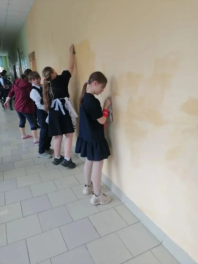 Вести дежурного класса 🏫   С 27 по 30 апреля на страже порядка в первую смену стоял 5 «Б» класс (кла