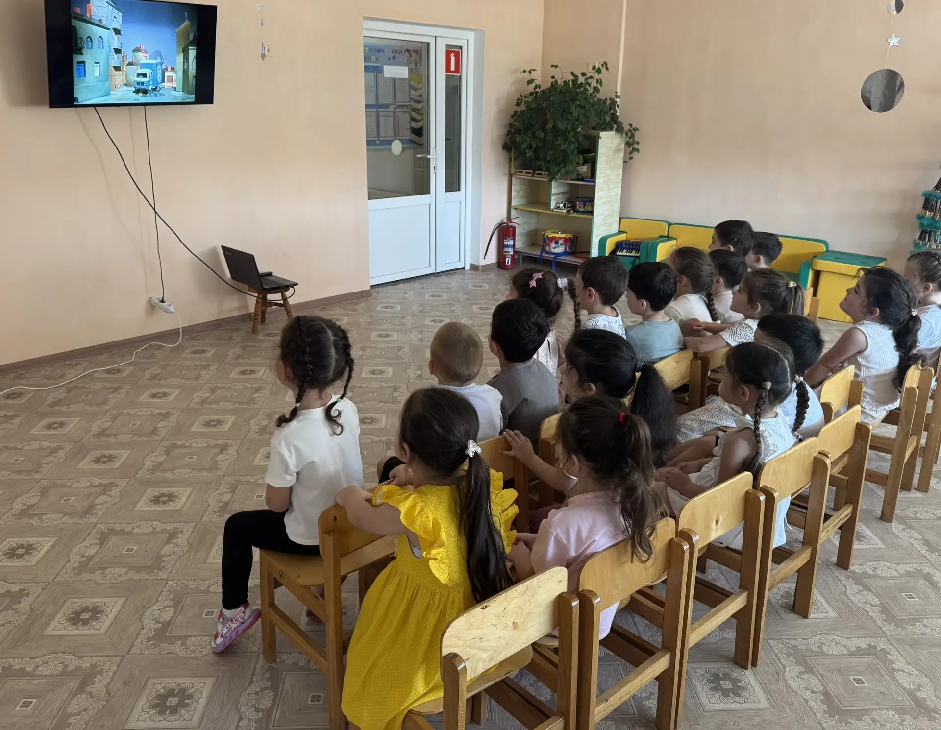 🌟 Дети посмотрели старый, добрый мультфильм"Чебурашка и Крокодил Гена"🥰🌟

Воспитатель:Брантова .З