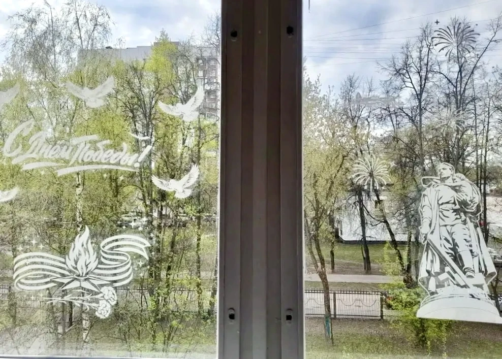 ⭐️«Окна Победы»  В нашей школе активисты первичного отделения «Движения Первых» с гордостью приняли 