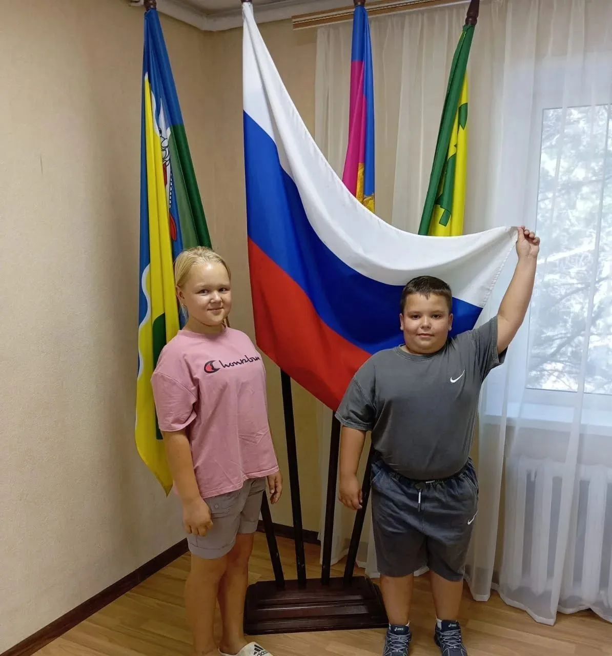 5 класс нашей средней школы присоединяется к акции «Флаг России»
