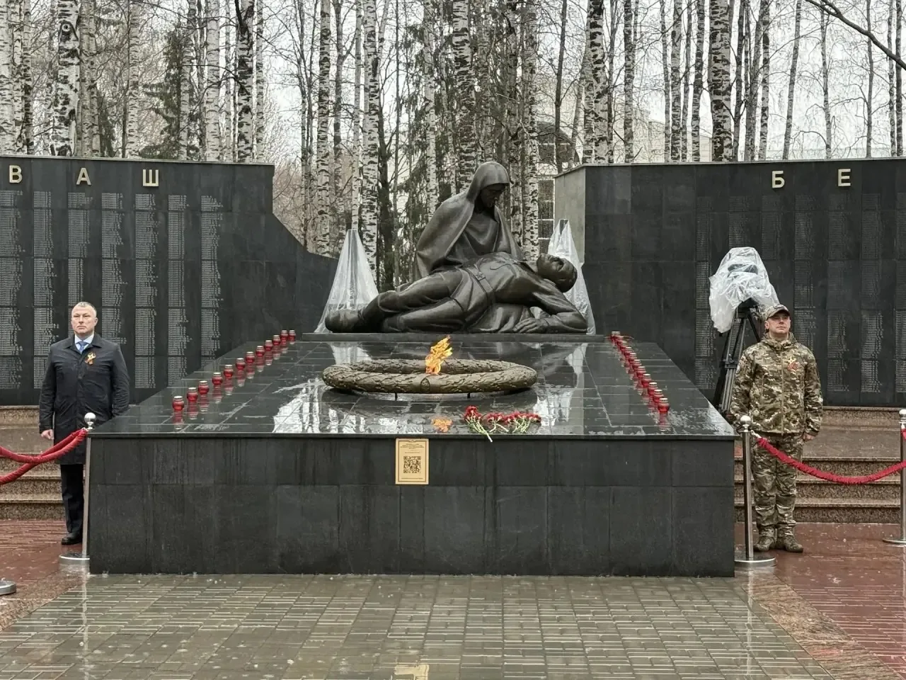 Шествие «Бессмертного полка», церемония возложения цветов к Вечному огню и Почётный кар...