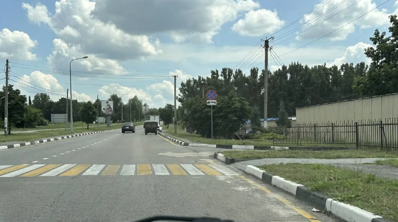 В районе авторынка установили дорожный знак «Остановка и стоянка запрещены». Работает эвакуатор.

💬