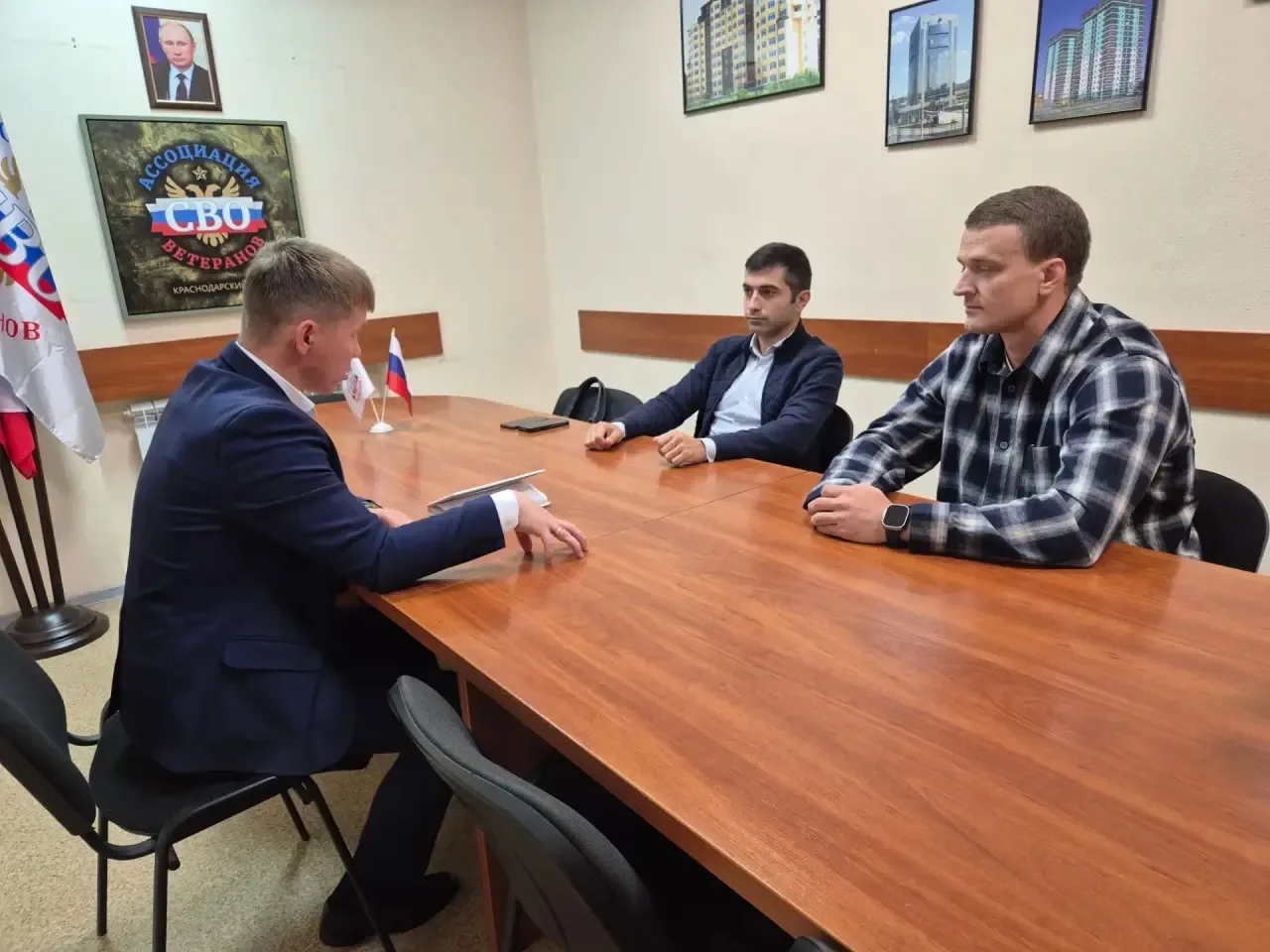 Сегодня встретился с руководящим составом благотворительного фонда «Познавай». Его кома...