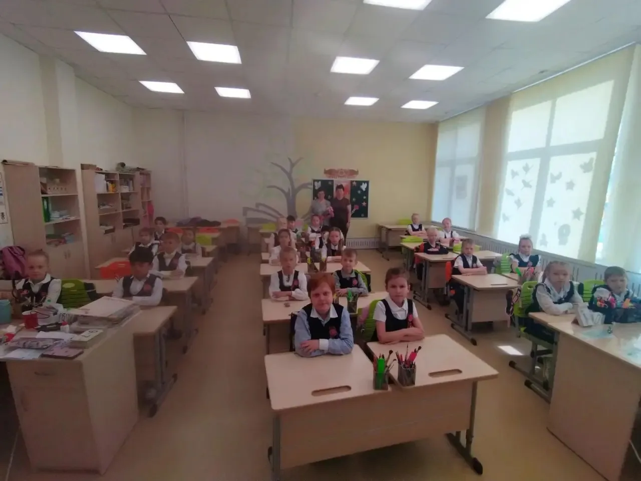 6 и 8 мая в классах 1.8 и 4.15 прошли уроки Мужества. На уроки приходил гость, бабушка учеников наше