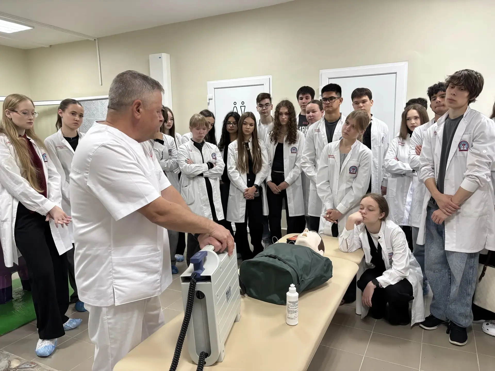 Ученики 10-х медицинских классов посетили больницу РЖД-медицина.