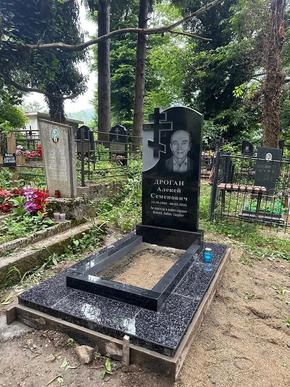 Памятник из гранита!