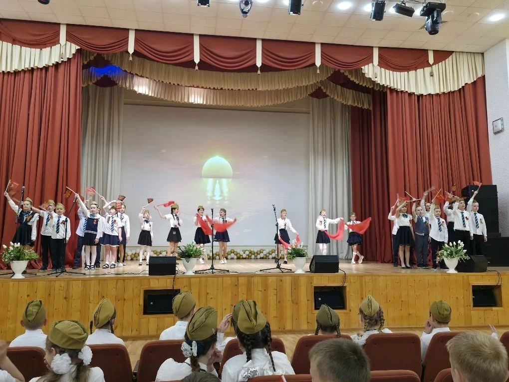 В нашей школе прошёл замечательный песенный фестиваль «Песни Великой Победы»! ✨Участниками стали уче