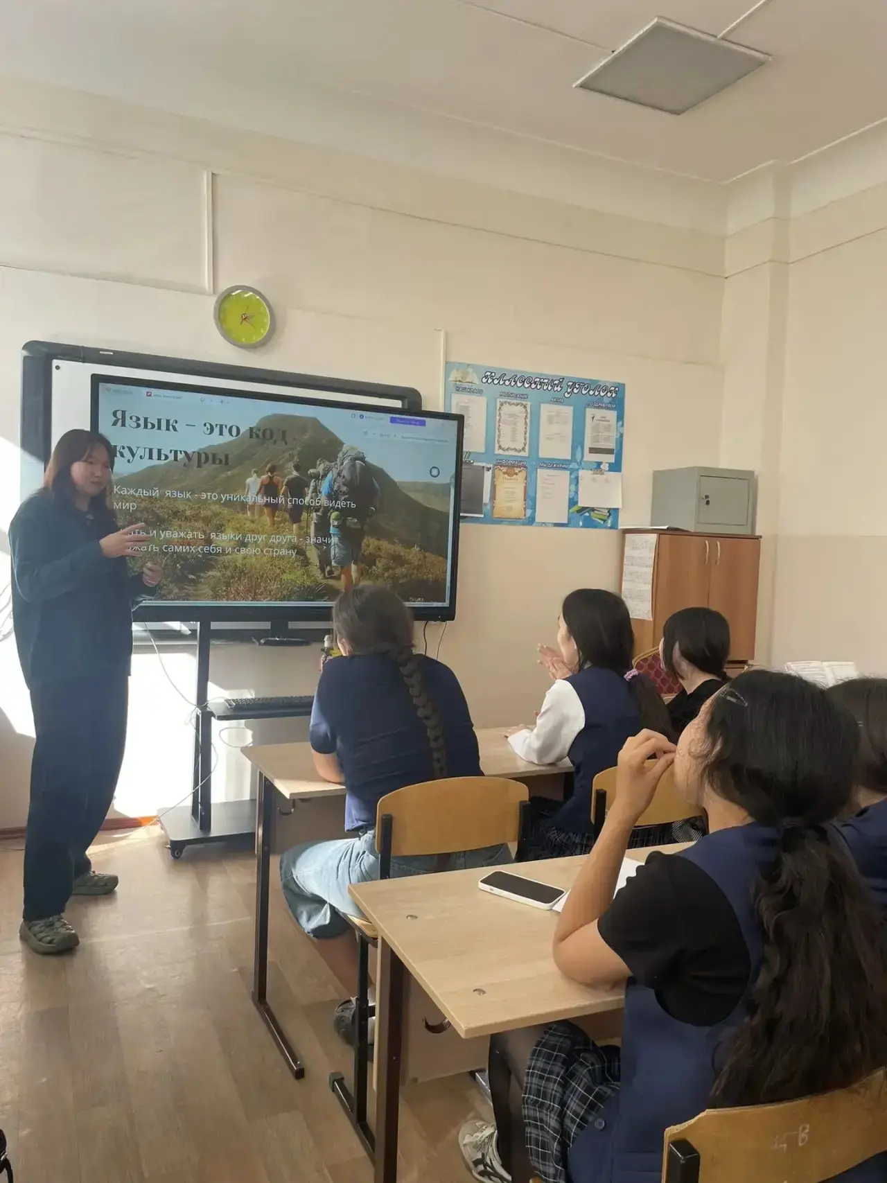 🌍 День языков народов России: как это было в нашей школе! 🇷🇺