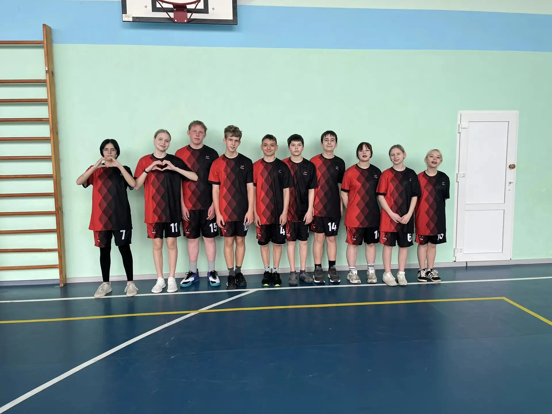 🏐 Сегодня команда нашей школы приняла участие во Всероссийских спортивных играх школьн...