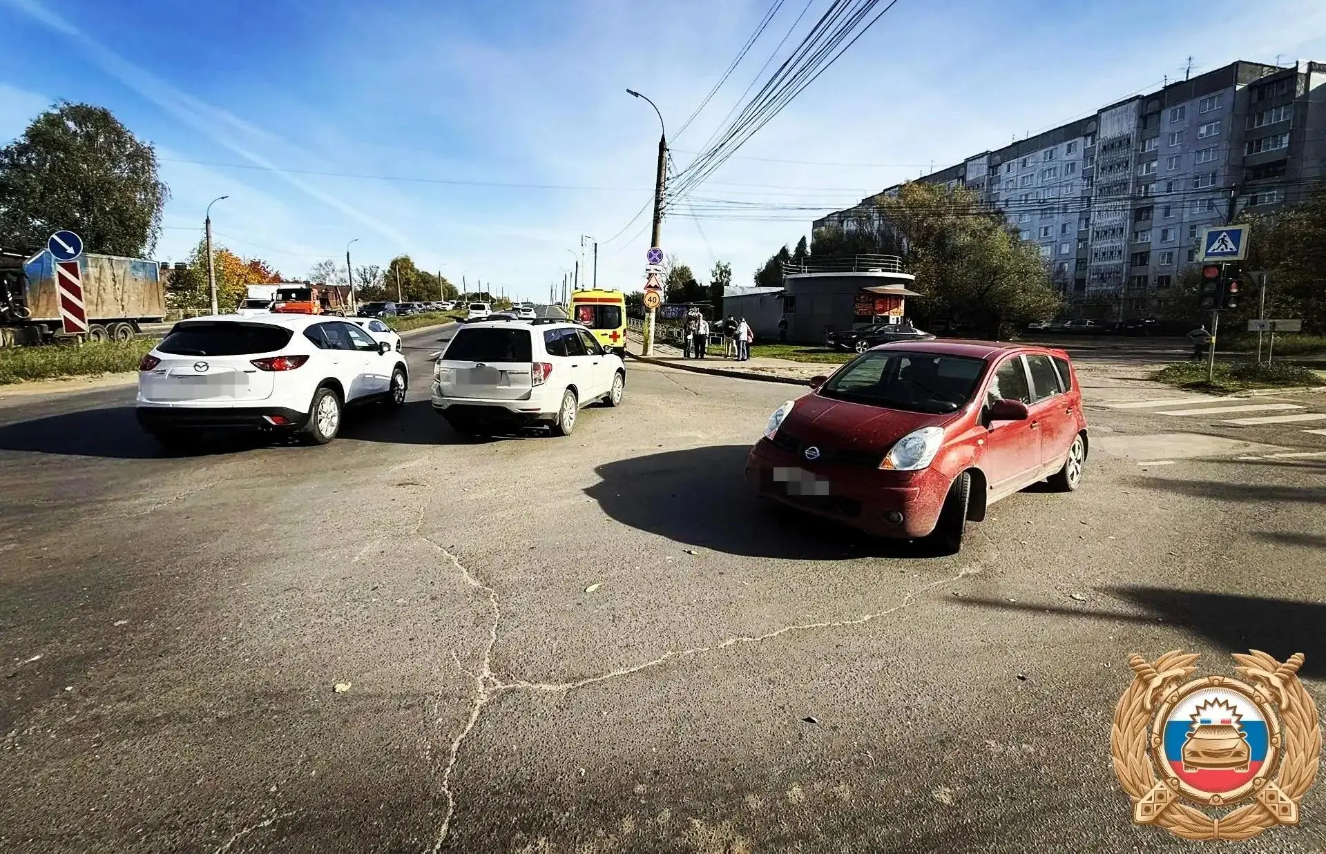 В Твери на съезде с Красинского моста столкнулись легковушки